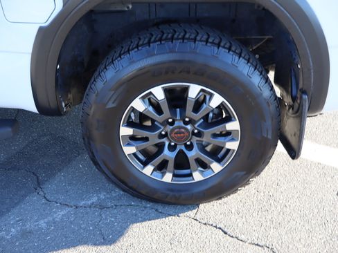 Used 2024 Nissan Titan PRO-4X w/ Pro-4x Convenience Package image 40