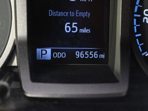 Used 2017 Toyota Tacoma TRD Sport w/ Tow Package (A/T) image 26