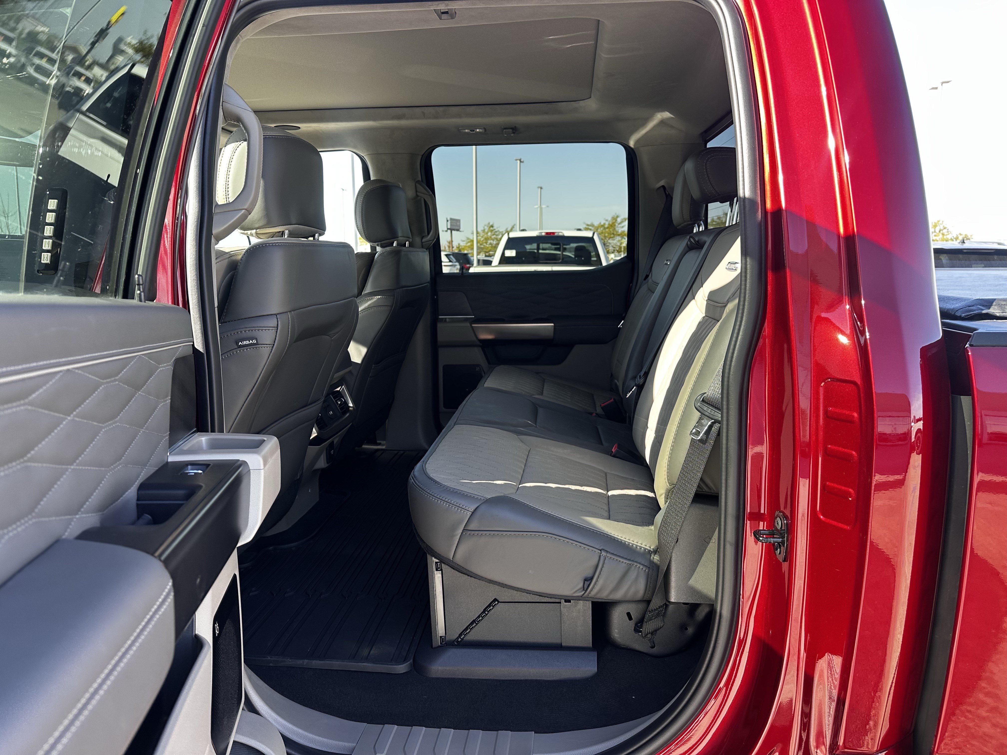 Used 2026 Ford F350 Platinum w/ Platinum Plus Package AWD/4WD image 8