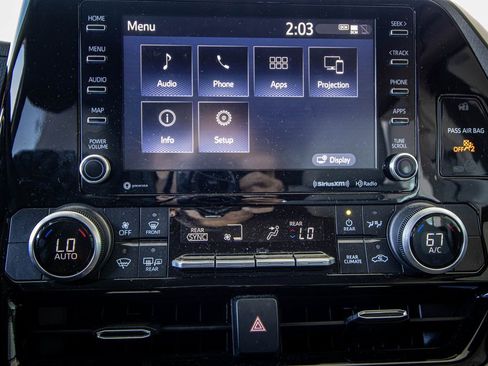 Used 2022 Toyota Highlander LE image 37