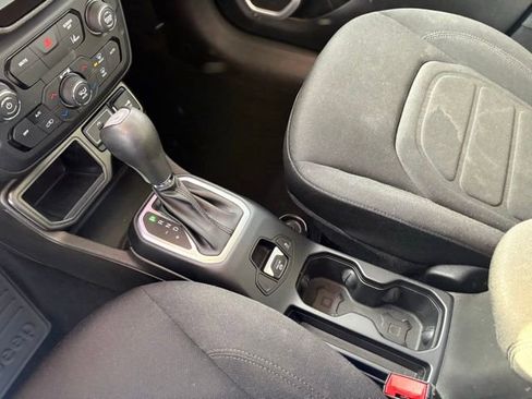 Used 2021 Jeep Renegade Latitude image 22