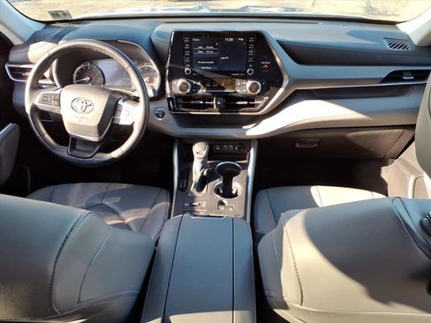 Certified 2022 Toyota Highlander XLE image 11