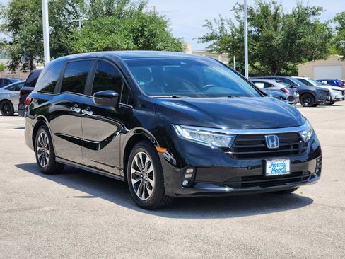 Certified 2024 Honda Odyssey EX-L image 3