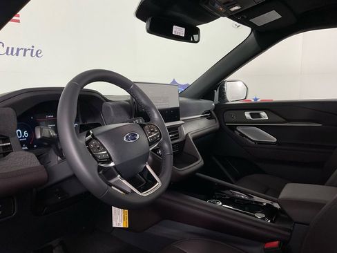 New 2026 Ford Explorer Platinum image 13