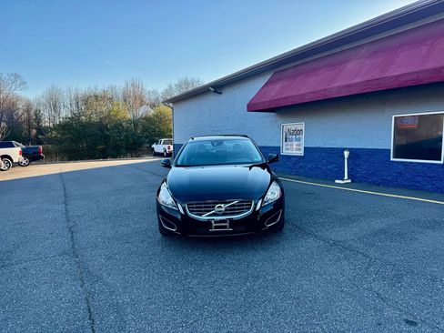 Used 2013 Volvo S60 T5 image 2