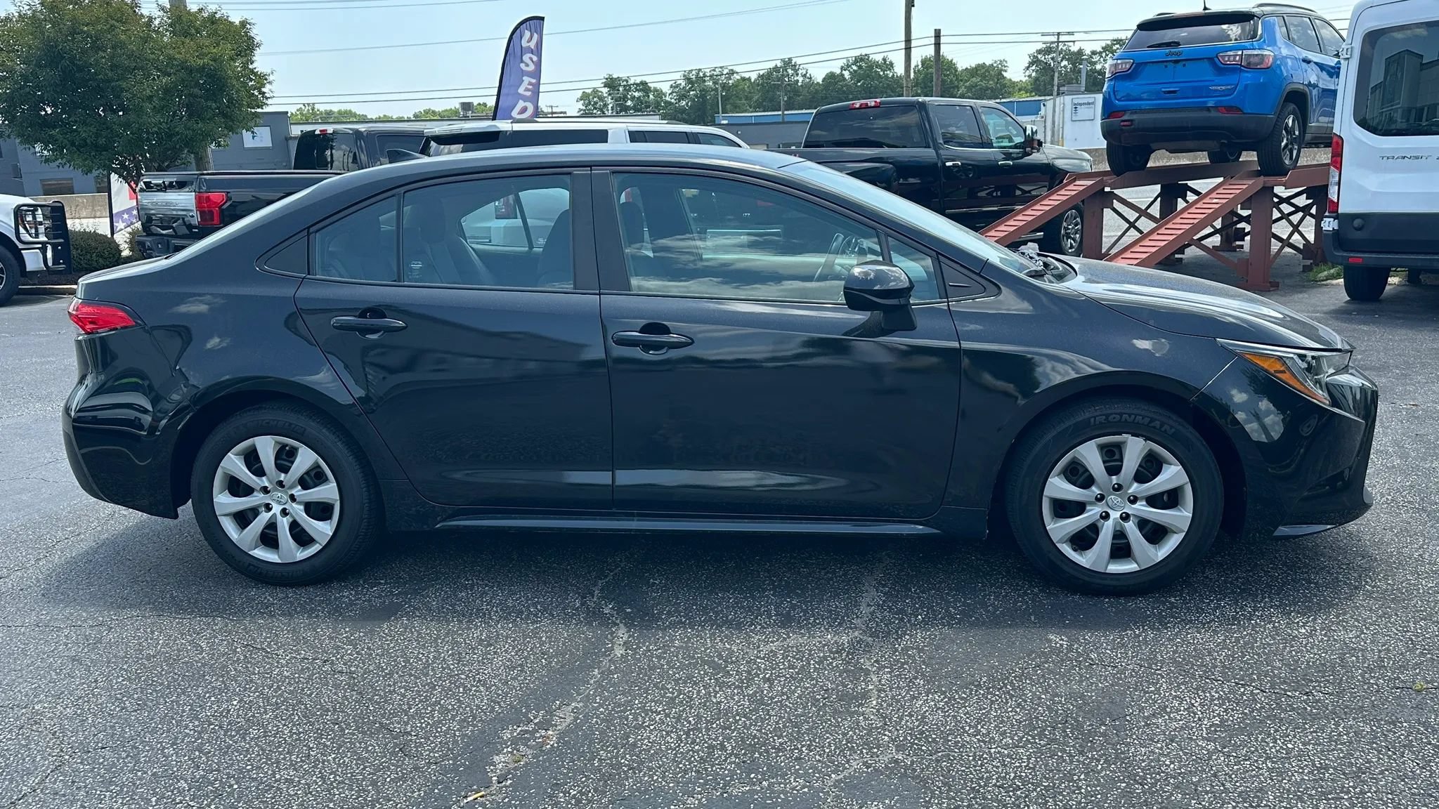 Used 2022 Toyota Corolla LE FWD image 4