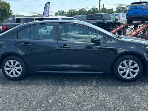 Used 2022 Toyota Corolla LE FWD image 4