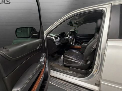 Used 2018 Chevrolet Suburban Premier RWD image 21
