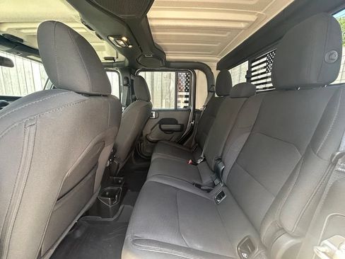 Used 2023 Jeep Gladiator Sport AWD/4WD image 17