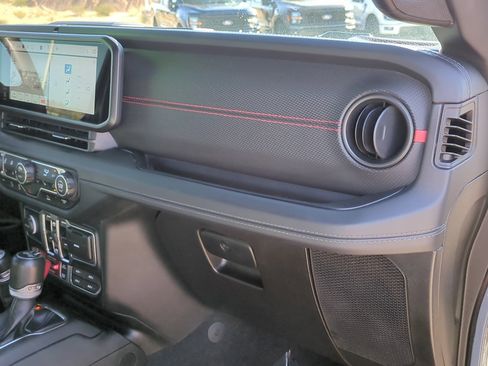 Used 2024 Jeep Wrangler Unlimited Rubicon w/ Convenience Group image 30