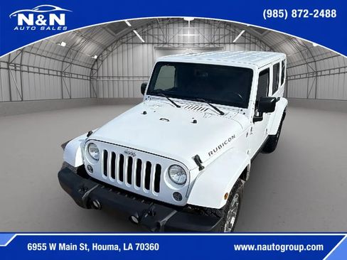 Used 2015 Jeep Wrangler Unlimited Rubicon w/ Connectivity Group AWD/4WD image 9