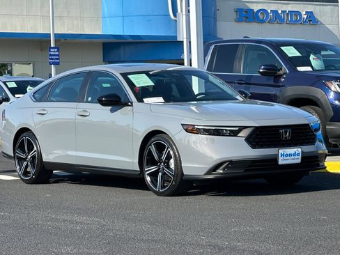 Used 2023 Honda Accord Sport image 7
