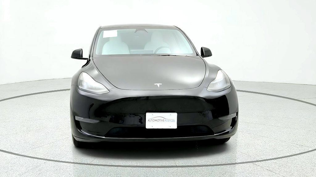 Used 2024 Tesla Model Y Long Range AWD/4WD image 2