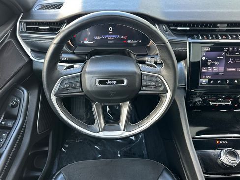 Used 2022 Jeep Grand Cherokee Altitude AWD/4WD image 15