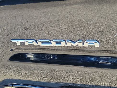 Used 2019 Toyota Tacoma SR5 image 9