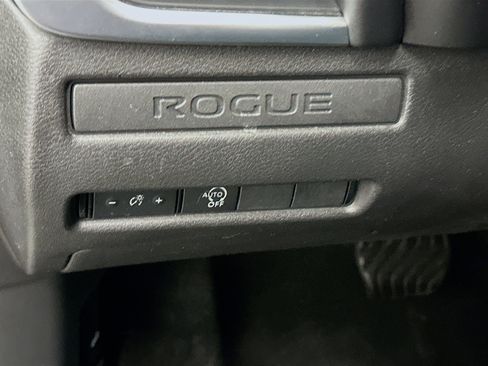 Used 2023 Nissan Rogue S image 17