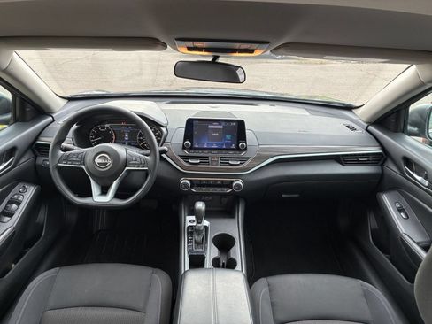 Used 2025 Nissan Altima 2.5 SV FWD image 28