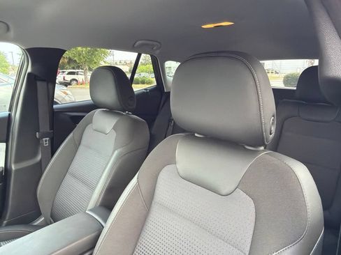 Used 2024 Chevrolet Trax LT FWD image 19
