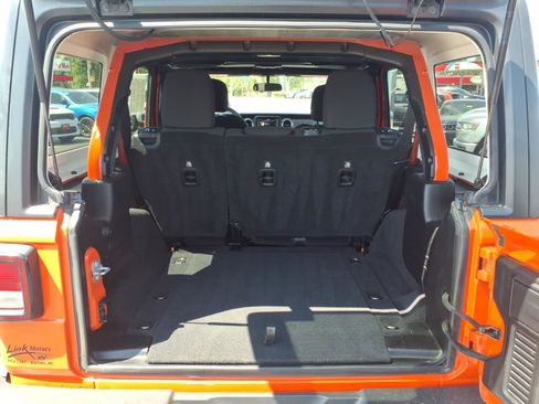 Used 2018 Jeep Wrangler Unlimited Sahara AWD/4WD image 20