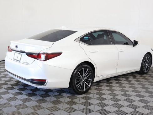 Used 2022 Lexus ES 300h w/ Premium Package FWD image 4