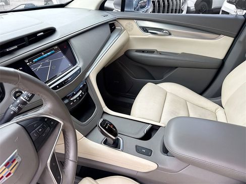 Used 2018 Cadillac XT5 Luxury w/ Driver Awareness Package image 26