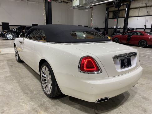 Used 2021 Rolls-Royce Dawn RWD image 20