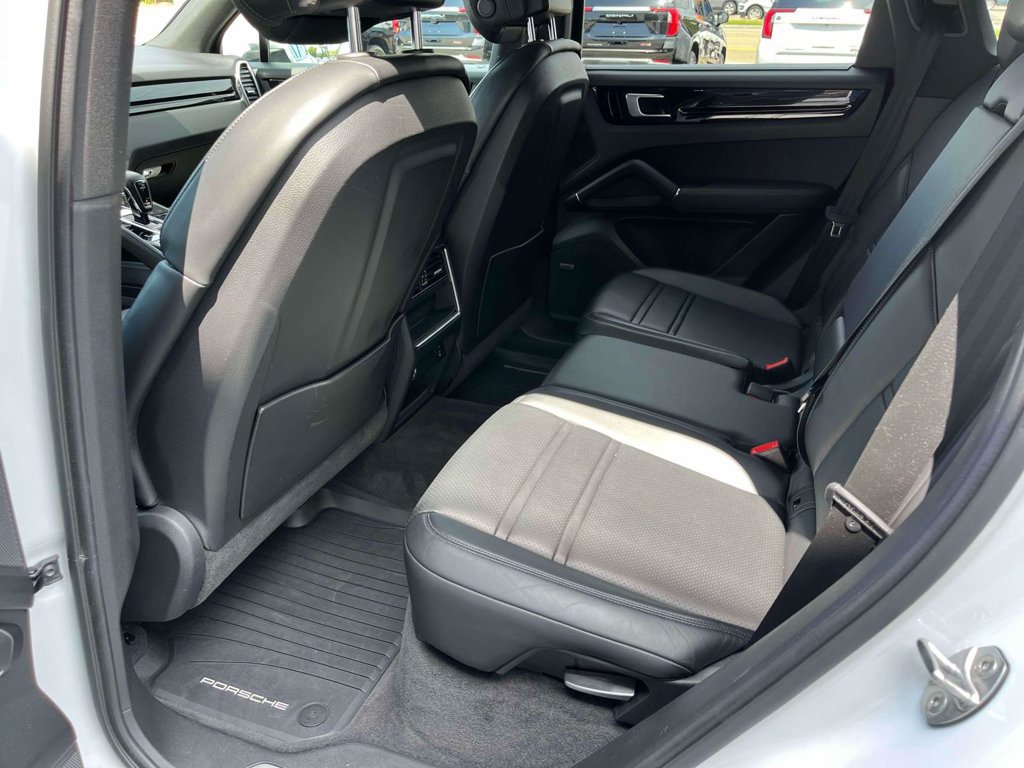 Used 2021 Porsche Cayenne AWD/4WD image 16
