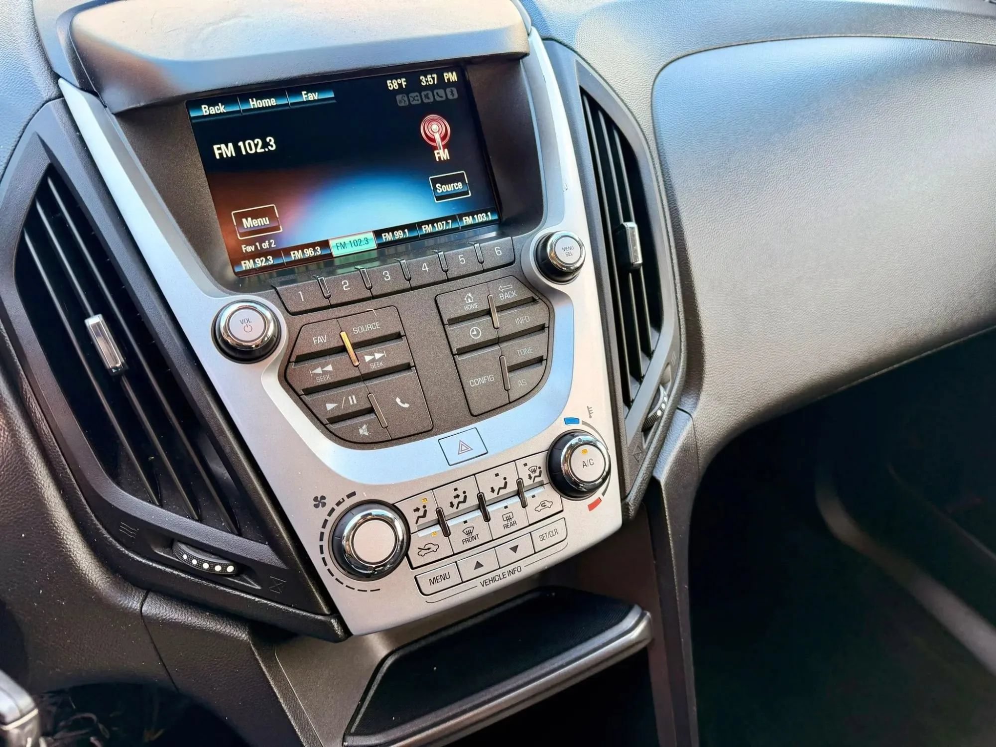 Used 2017 Chevrolet Equinox LT AWD/4WD image 13