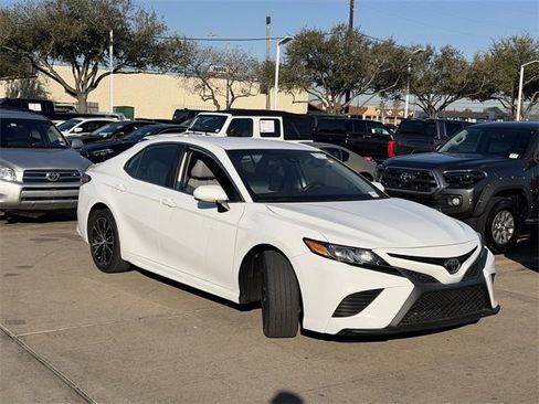 Used 2020 Toyota Camry SE image 10