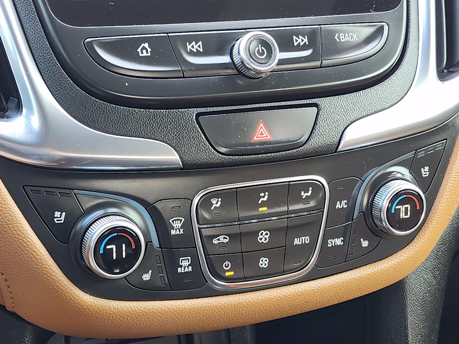 Used 2021 Chevrolet Equinox Premier FWD image 23