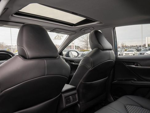 Used 2020 Toyota Camry SE image 15