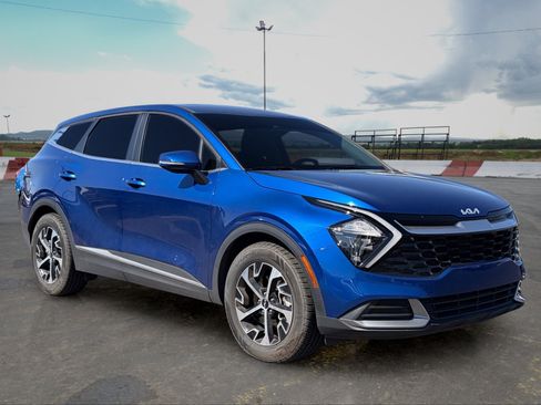 Used 2023 Kia Sportage EX FWD image 2