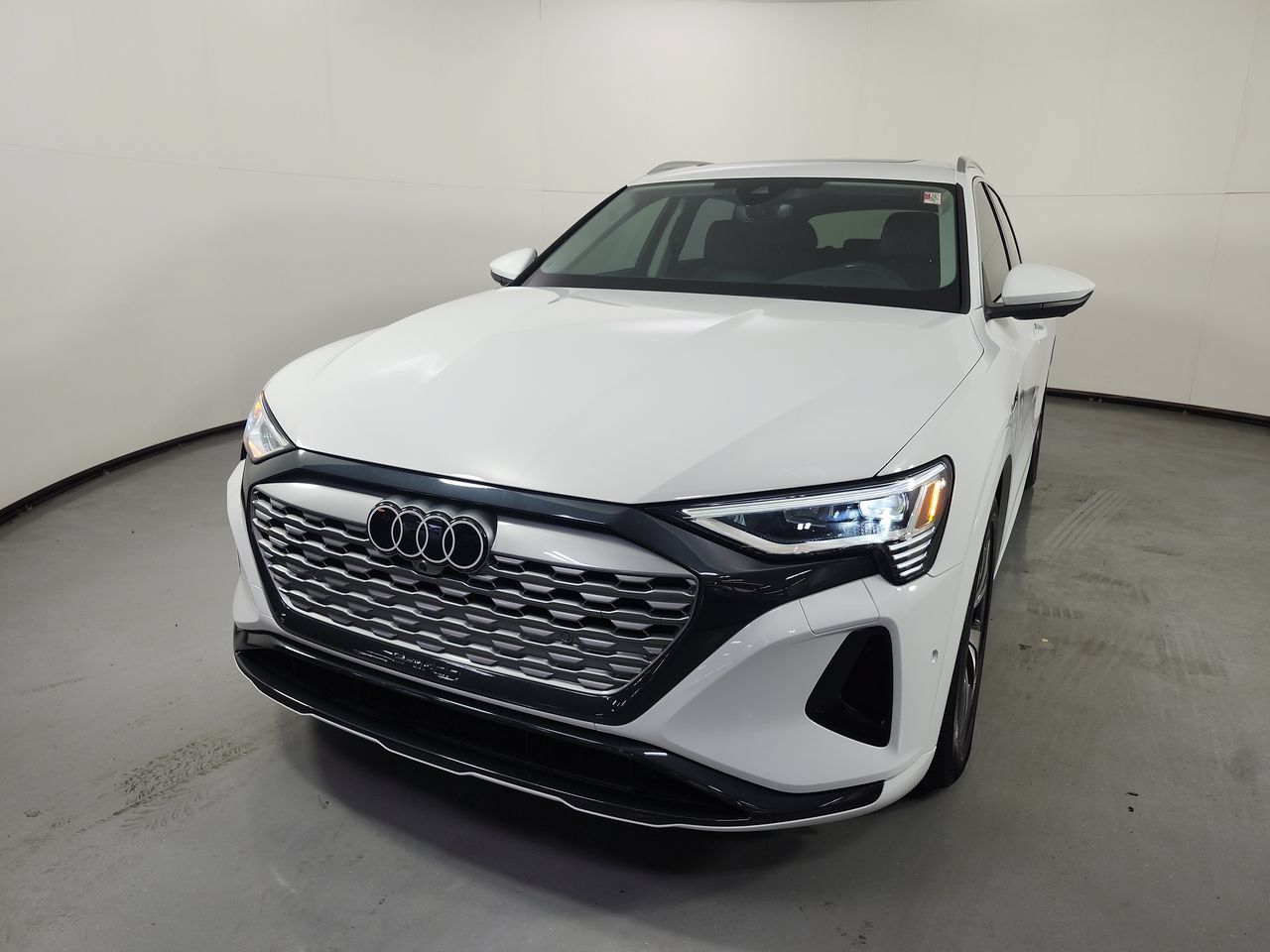 Used 2024 Audi Q8 e-tron Premium Plus w/ Premium Plus Package AWD/4WD image 5