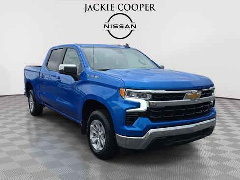 Used 2025 Chevrolet Silverado 1500 LT image 3