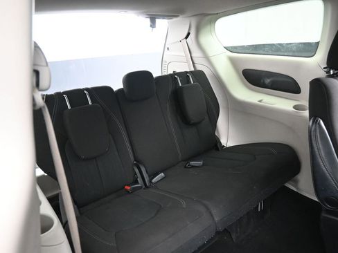 Used 2022 Chrysler Voyager LX FWD image 34