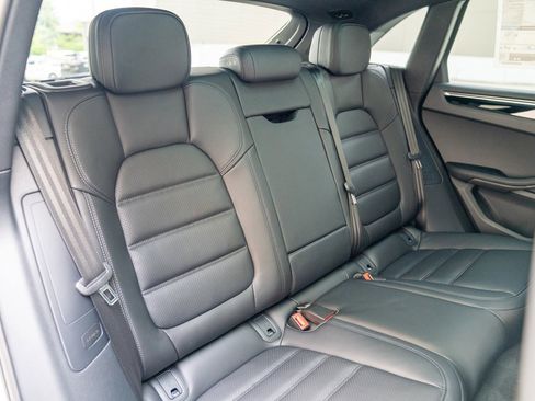 Certified 2025 Porsche Macan image 21