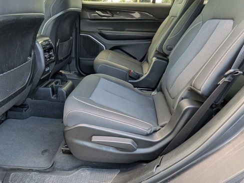 Used 2022 Jeep Grand Cherokee L Laredo w/ Luxury Tech Group I AWD/4WD image 23