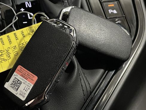 Used 2025 Kia Niro EX image 33