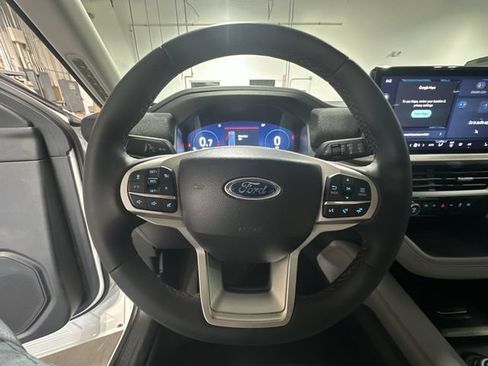 Used 2025 Ford Explorer Active w/ Active Comfort Package AWD/4WD image 15