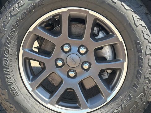 Used 2016 Jeep Wrangler Unlimited Sahara w/ Connectivity Group AWD/4WD image 26