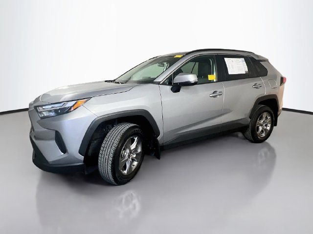 Used 2025 Toyota RAV4 XLE w/ Convenience Package FWD image 4