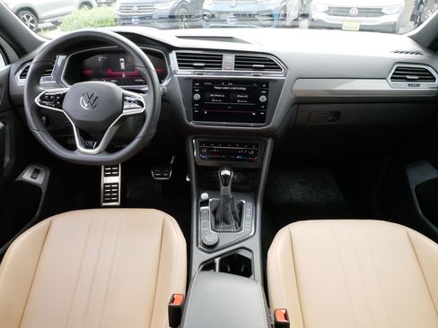Used 2024 Volkswagen Tiguan SE R-Line AWD/4WD image 10