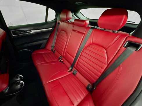 Used 2022 Alfa Romeo Stelvio Veloce image 19