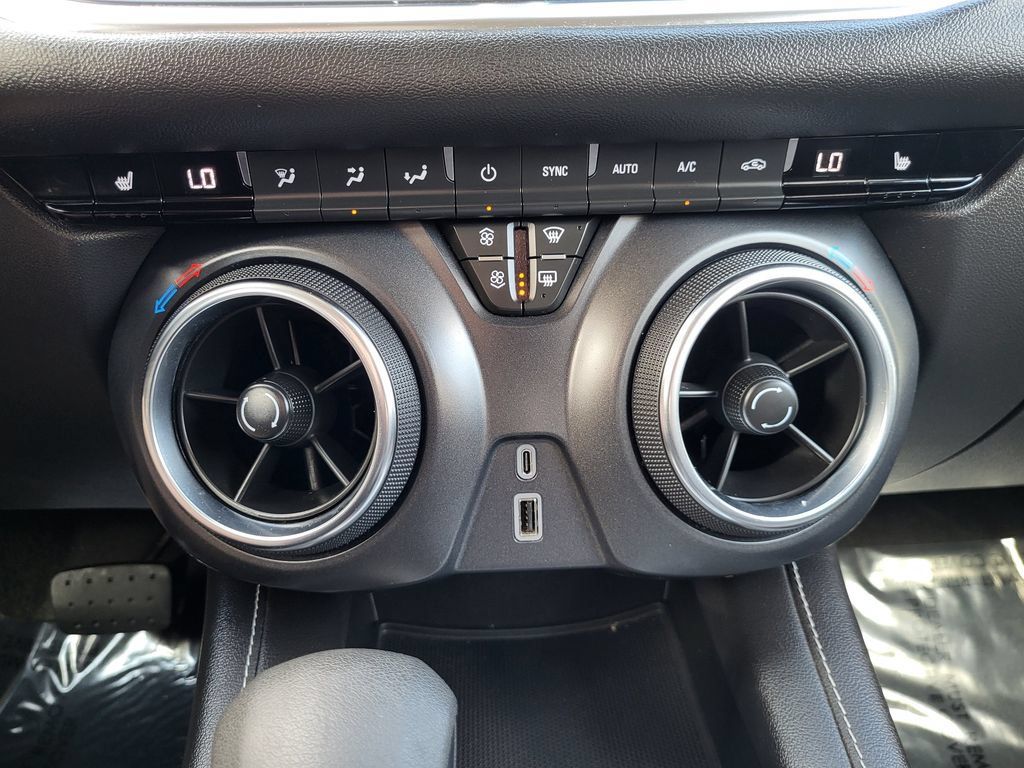 Used 2025 Chevrolet Blazer LT FWD image 15
