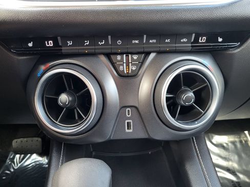 Used 2025 Chevrolet Blazer LT FWD image 15