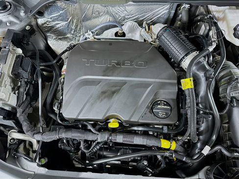 Used 2025 Chevrolet Trax LS image 31