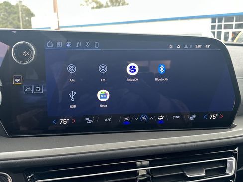 New 2026 Chevrolet Traverse LT w/ Sun and Wheel Package image 7