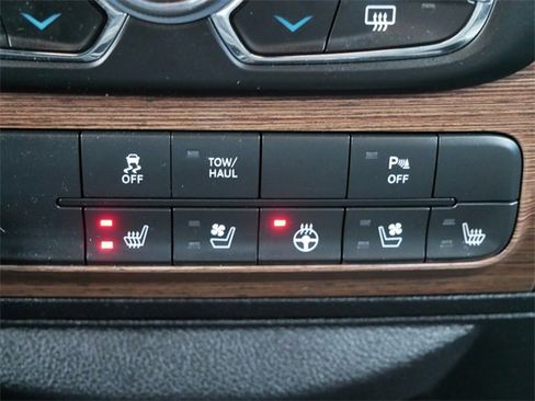 Used 2015 RAM 2500 Laramie w/ Protection Group image 17