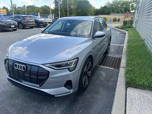 Used 2023 Audi e-tron Premium Plus AWD/4WD image 1