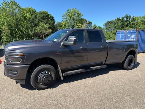 Used 2025 RAM 3500 Laramie w/ Night Edition AWD/4WD image 2